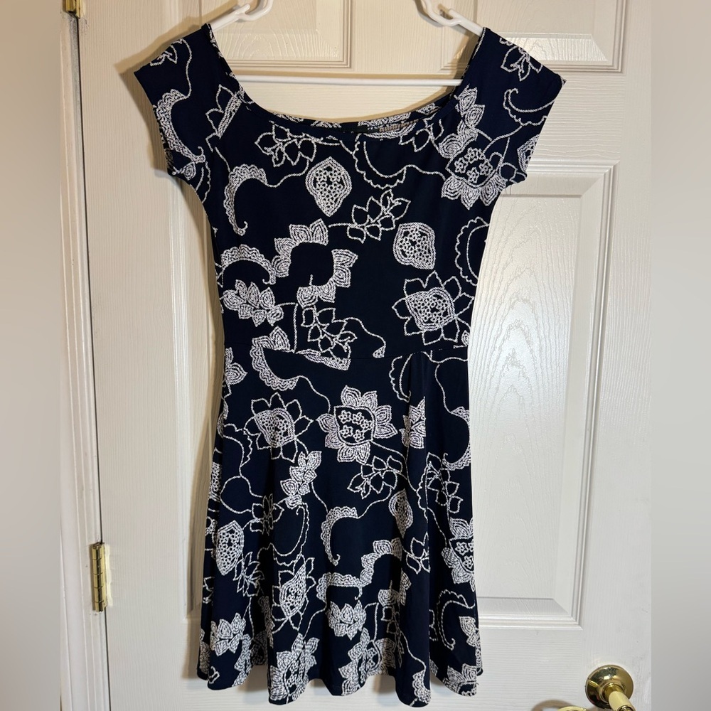 Snap Navy & White Floral Fit &‎ Flare Skater Dress - Size Medium